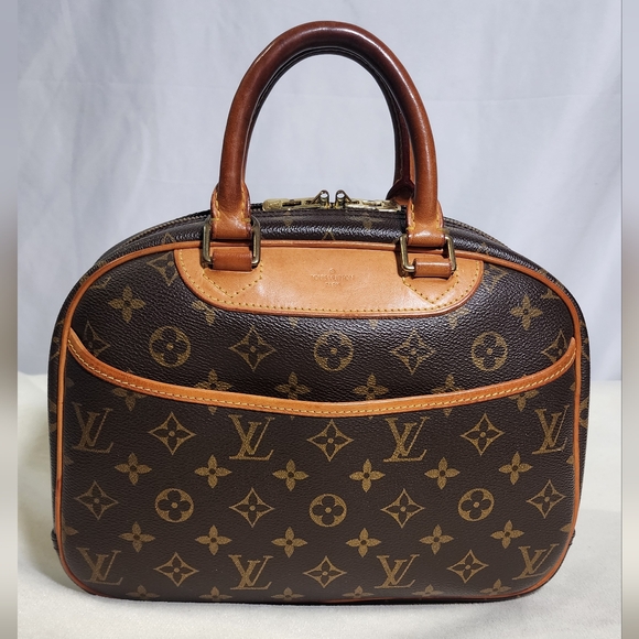 Louis Vuitton Trouville. Minor dryness on vachetta. Light signs of use handles. - Picture 1 of 14